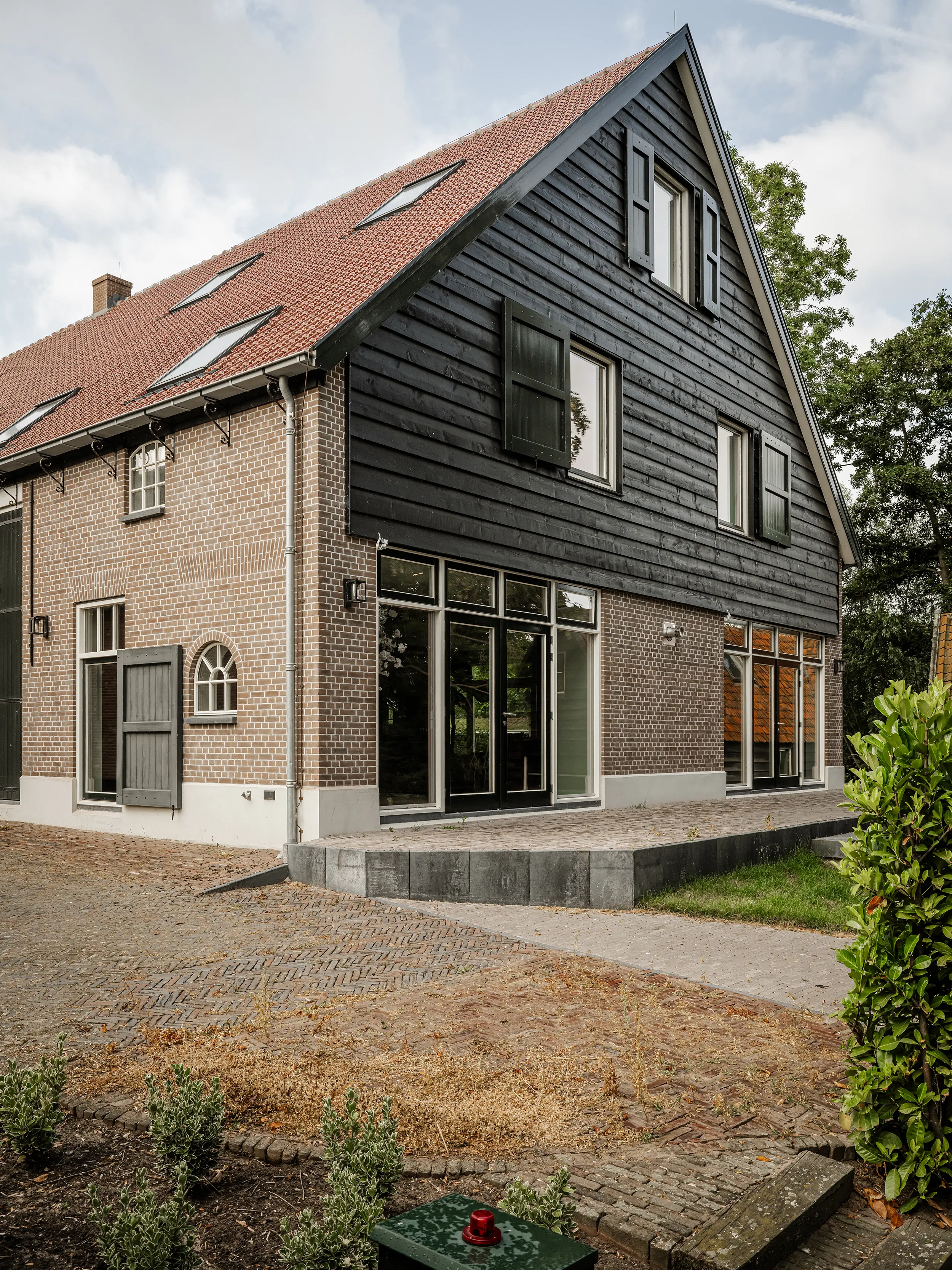 2432 Hoornaar